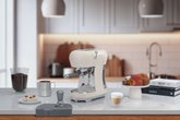 SMEG ECF02CREU Handmatige Espressomachine 50's Style – Creme 9