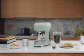 SMEG ECF02PGEU 50's Style Handmatige Espressomachine 9