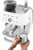 SMEG EGF03WHEU 50's Style Handmatige Espressomachine 6