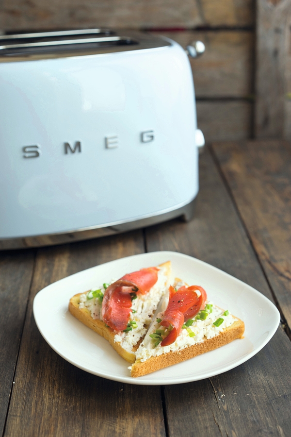 SMEG TSF01PBEU Broodrooster 50's Style - Pastelblauw 40