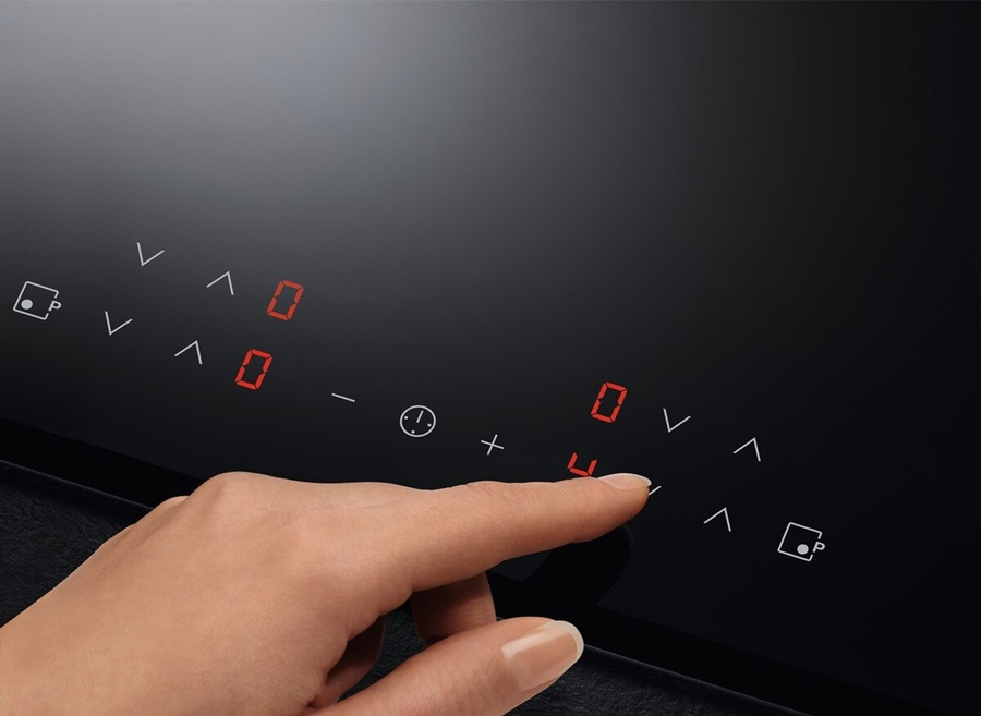 AEG ILB64334CB inductie kookplaat 4