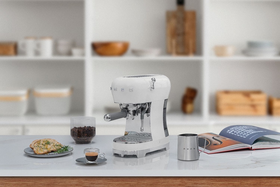 SMEG ECF02WHEU 50's Style Espresso Koffiemachine 8