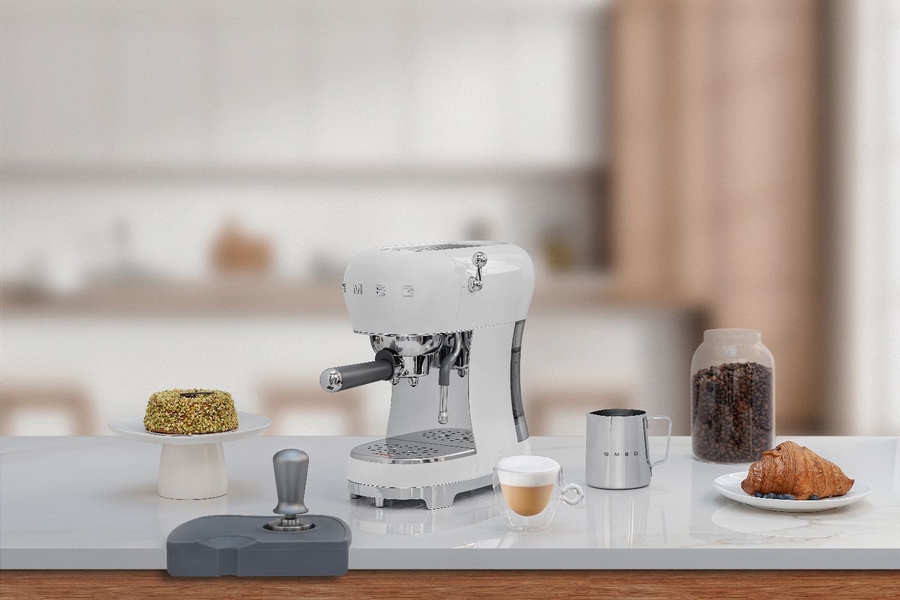 SMEG ECF02WHEU 50's Style Espresso Koffiemachine 9