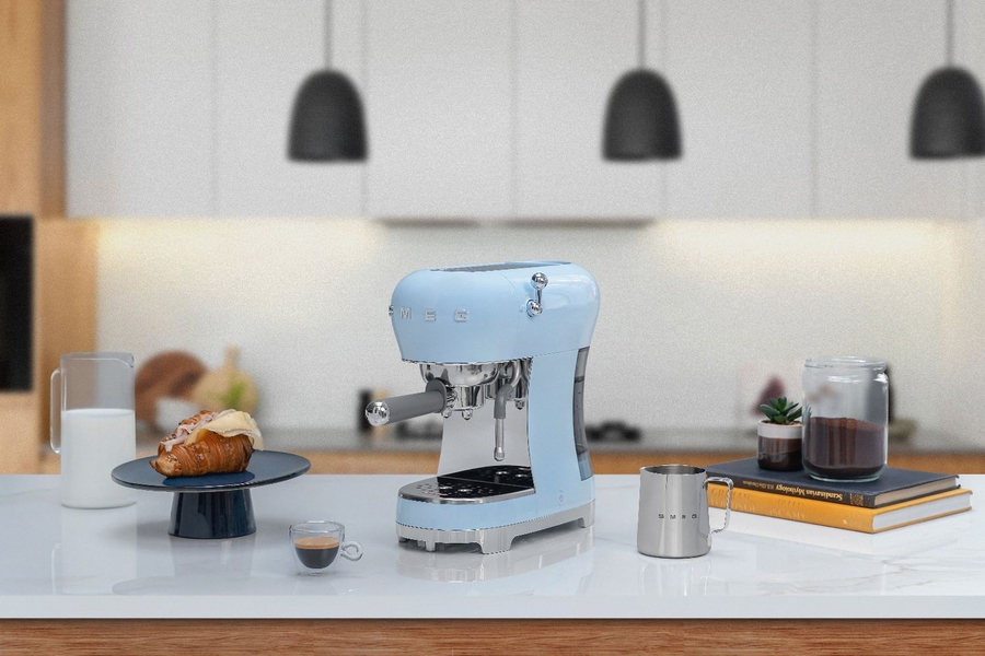 SMEG ECF02PBEU 50's Style Handmatige Espressomachine  10