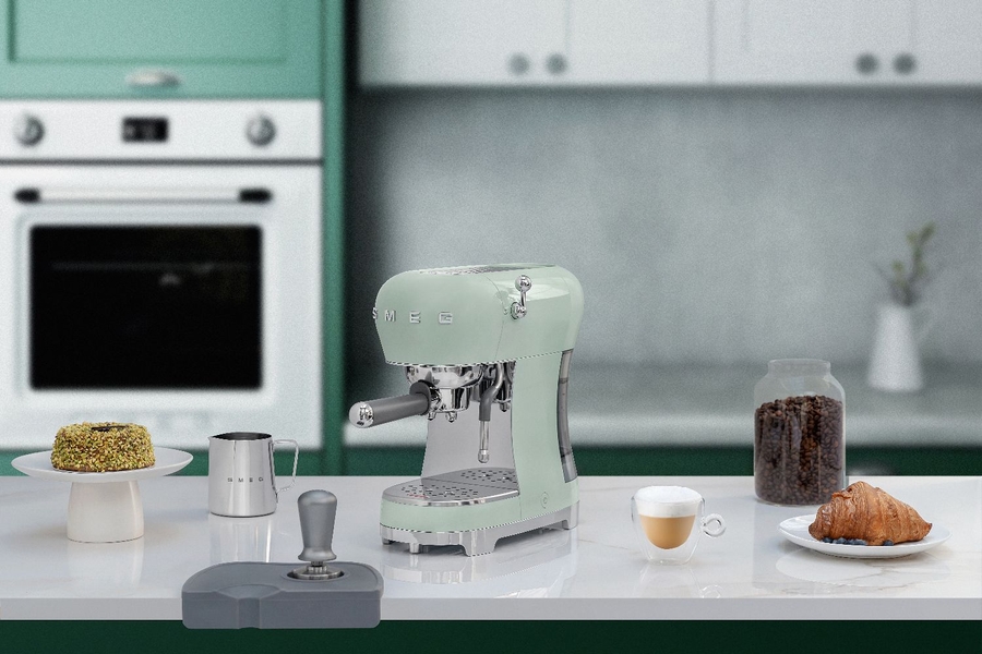 SMEG ECF02PGEU 50's Style Handmatige Espressomachine 10