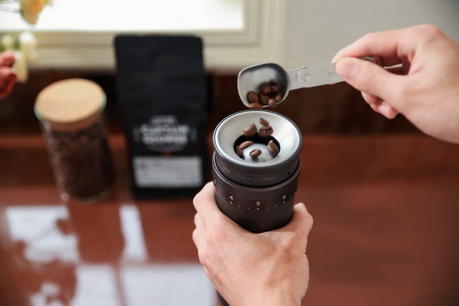 OutIn Fino Draagbare Elektrische Koffiemolen - Tundra Brown 7