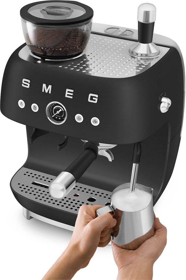 SMEG EGF03BLMEU Handmatige Espressomachine 50's Style - Mat Zwart  5