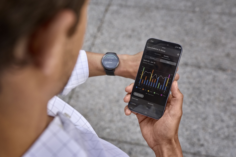 Garmin Venu® 4 – 45 mm, Zilver met zilvergrijze siliconen band 8